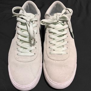 Nike sb mint and black bruins. No box